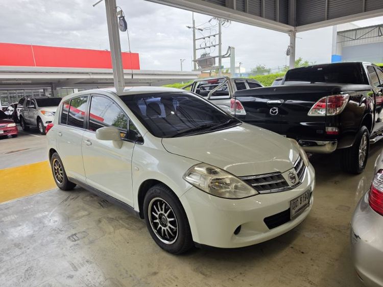 รถ Nissan Tiida 1.6 S สี ขาว