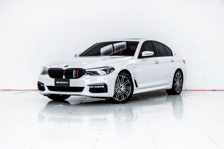 BMW Series 5 2018 530e Sedan ไฮบริด ไม่ติดแก๊ส เกียร์อัตโนมัติ ขาว