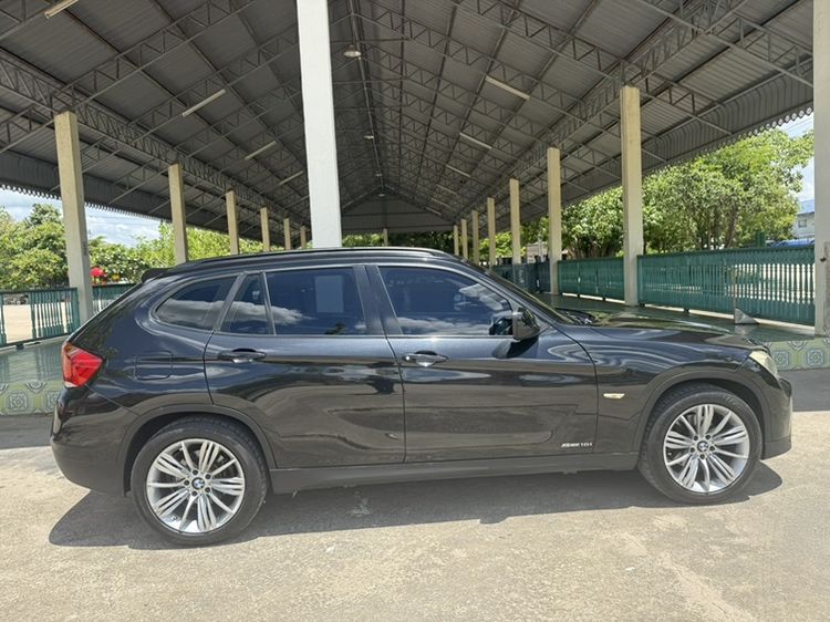 BMW X1 2014 2.0 sDrive18i Sedan เบนซิน ไม่ติดแก๊ส เกียร์อัตโนมัติ ดำ รูปที่ 4