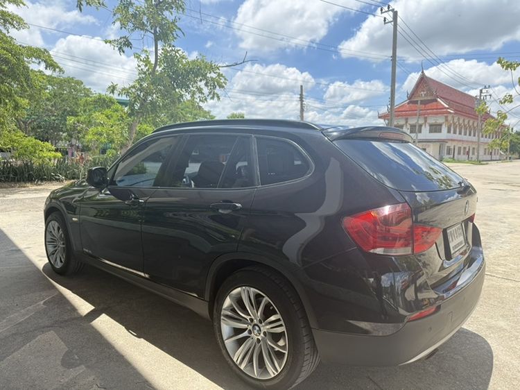 BMW X1 2014 2.0 sDrive18i Sedan เบนซิน ไม่ติดแก๊ส เกียร์อัตโนมัติ ดำ รูปที่ 2