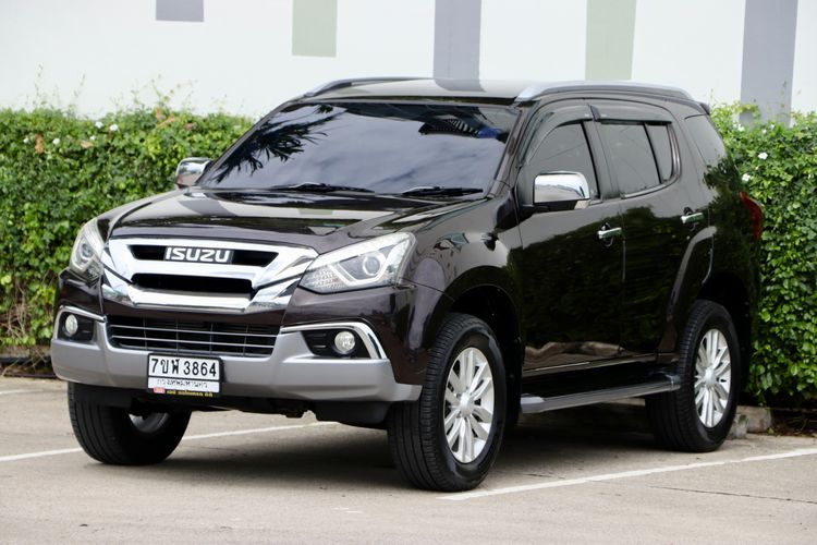 รถ Isuzu MU-X 3.0 สี น้ำตาล