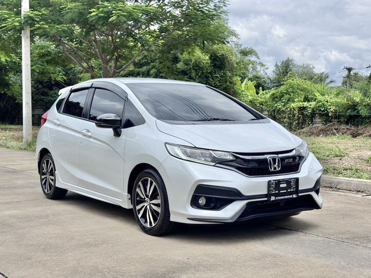 Honda Jazz 2020 1.5 RS i-VTEC Sedan เบนซิน เกียร์อัตโนมัติ ขาว รูปที่ 2