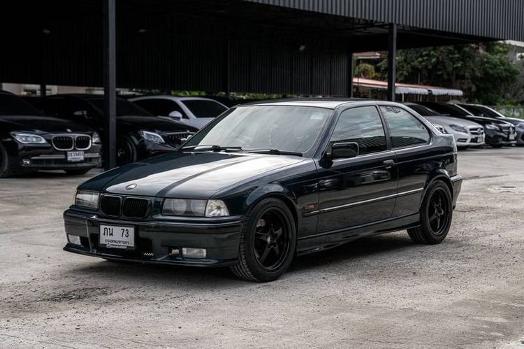 รถ BMW Series 3 320d สี เขียว