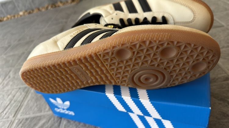 รองเท้า adidas รูปที่ 9