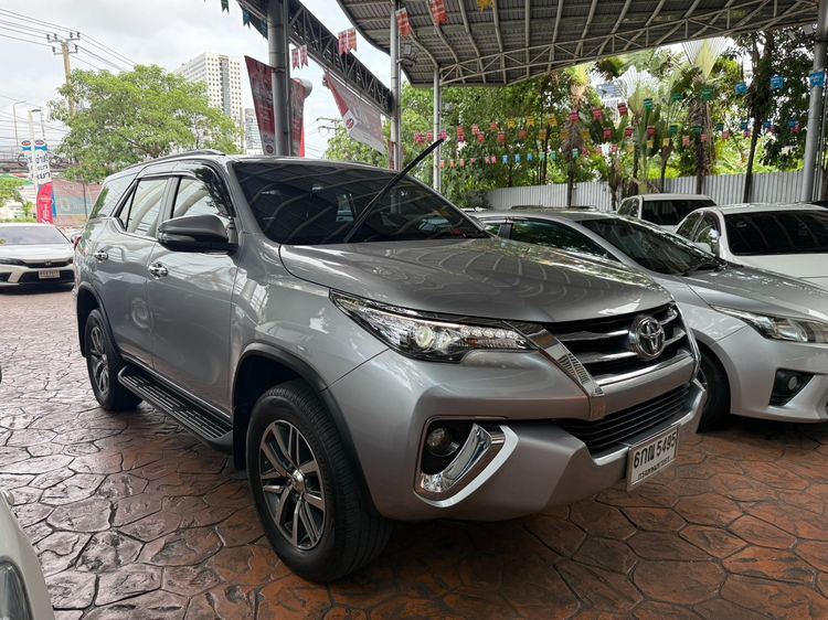 Toyota Fortuner 2017 2.4 V Utility-car ดีเซล ไม่ติดแก๊ส เกียร์อัตโนมัติ เทา