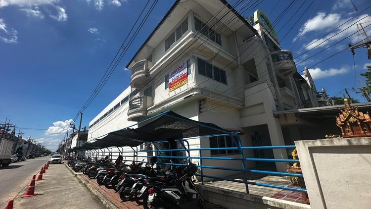 ขายโกดังพร้อมออฟฟิศบนที่ดิน 236 ตร.ว. ใน Factory Land วังน้อย 9 ล้านบาท
