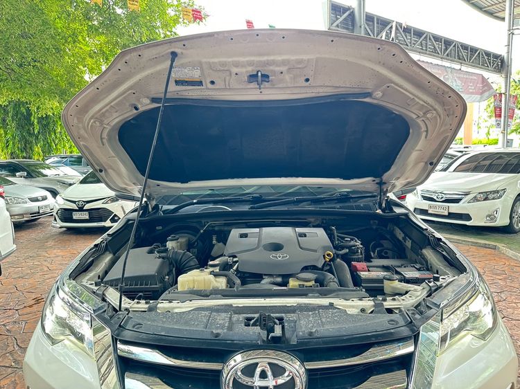 Toyota Fortuner 2018 2.8 TRD Sportivo Utility-car ดีเซล ไม่ติดแก๊ส เกียร์อัตโนมัติ ขาว รูปที่ 2