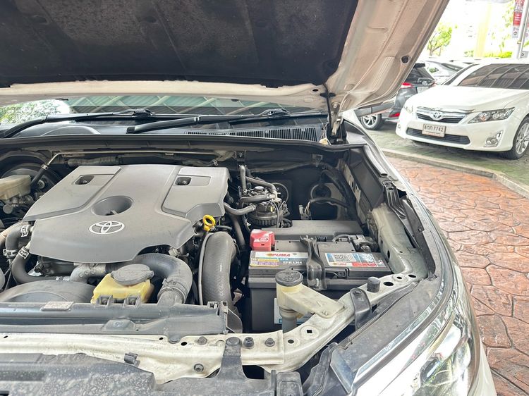Toyota Fortuner 2018 2.8 TRD Sportivo Utility-car ดีเซล ไม่ติดแก๊ส เกียร์อัตโนมัติ ขาว รูปที่ 3