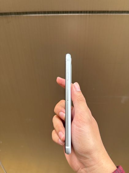 iPhone SE 2 รูปที่ 2