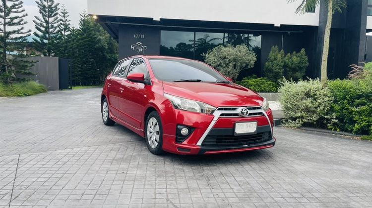 รถ Toyota Yaris 1.5 E สี แดง