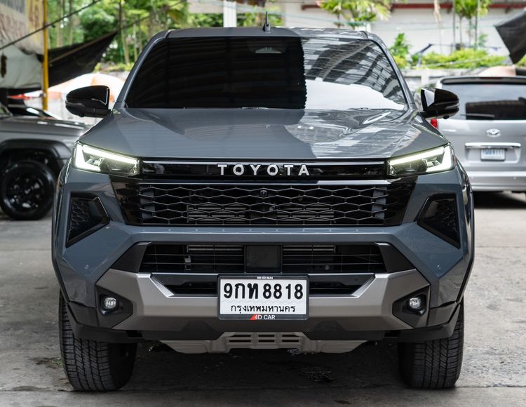 รถ Toyota Hilux Travo Double Cab 2.8 Overland Plus สี เทา