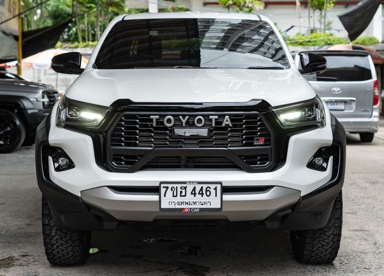 รถ Toyota Hilux Revo 2.8 4WD GR Sport Wide Tread Double Cab สี ขาว