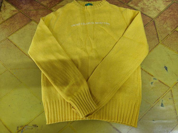 กระโปรงลูกฟูกสีน้ำตาล และเสื้อ สเวตเตอร์สีเหลือง แบรนด์ Benettonเหลือง  ยี่ห้อ  รูปที่ 4