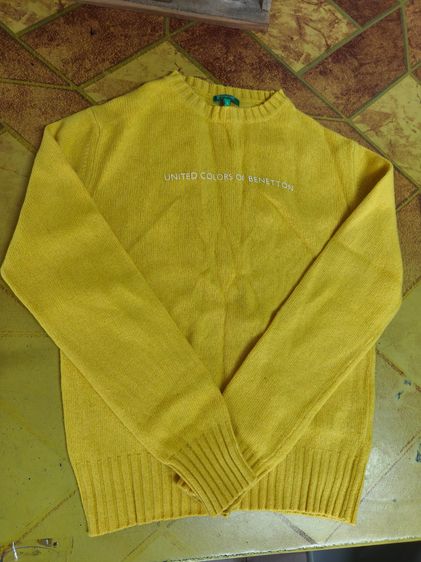 กระโปรงลูกฟูกสีน้ำตาล และเสื้อ สเวตเตอร์สีเหลือง แบรนด์ Benettonเหลือง  ยี่ห้อ  รูปที่ 3
