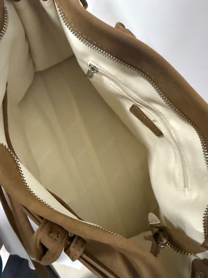กระเป๋าสะพาย KAPPABKK Bobbi Bag สี Olive brown suede สภาพใหม่ ใส่ไอแพด โน๊ตบุ๊กได้ รูปที่ 2