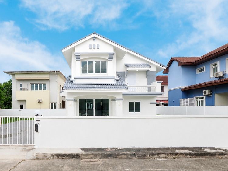 มีบางส่วน 🏤บ้านเดี่ยว 2 ชั้น 123 ตรว. ม.สีวลี รังสิต1 5 ห้องนอน 3 ห้องน้ำ บ้านหลังใหญ่ ทำเลหลังมุม ถนนเมน ฟังชั่นดีเยี่ยม พร้อมเฟอร์ พื้นที่กว้างมาก 