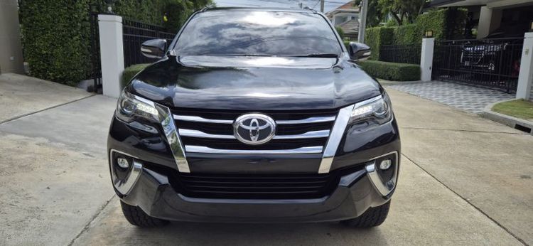 รถ Toyota Fortuner 2.4 V สี ดำ