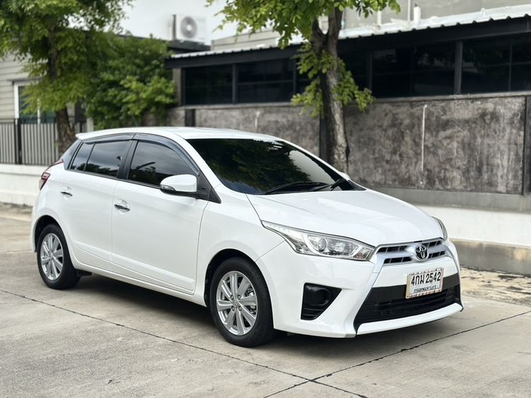 รถ Toyota Yaris 1.2 G สี ขาว
