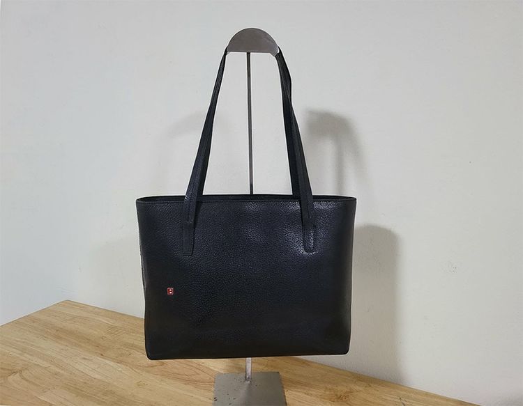หนังแท้ หญิง กระเป๋า Bally tote สีดำ ของแท้