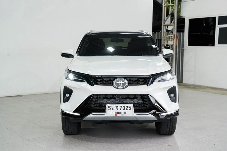 Toyota Fortuner 2024 2.4 Leader V Utility-car ดีเซล ไม่ติดแก๊ส เกียร์อัตโนมัติ ขาว รูปที่ 2