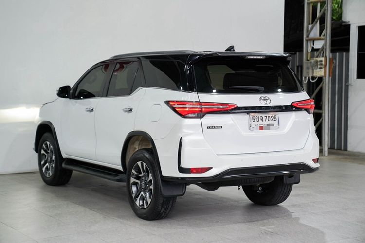 Toyota Fortuner 2024 2.4 Leader V Utility-car ดีเซล ไม่ติดแก๊ส เกียร์อัตโนมัติ ขาว รูปที่ 4