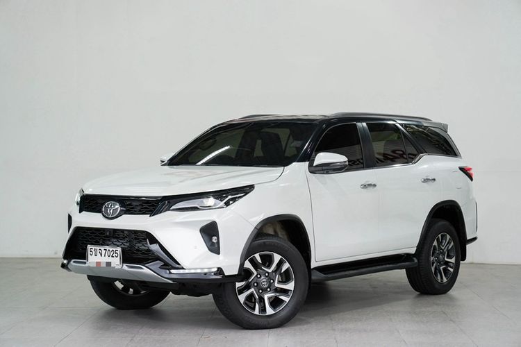 Toyota Fortuner 2024 2.4 Leader V Utility-car ดีเซล ไม่ติดแก๊ส เกียร์อัตโนมัติ ขาว
