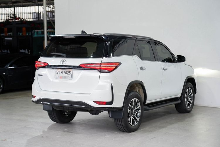 Toyota Fortuner 2024 2.4 Leader V Utility-car ดีเซล ไม่ติดแก๊ส เกียร์อัตโนมัติ ขาว รูปที่ 3