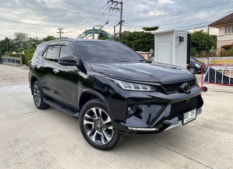 Toyota Fortuner 2023 2.8 Legender Black Top 4WD Utility-car ดีเซล ไม่ติดแก๊ส เกียร์อัตโนมัติ ดำ