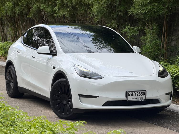 รถ Tesla Model Y Long Range AWD สี ขาว