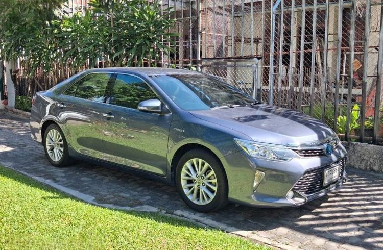 รถ Toyota Camry 2.5 Hybrid Premium สี เทา