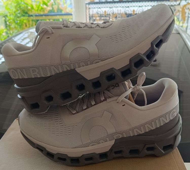 รองเท้าออกกำลังกาย On Running ไม่ระบุ หลากสี นาย On Cloud Monster 2 สี Frost/black size 44/280cm ของใหม่  ของแท้ 100%