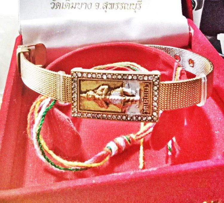 🙏 แบ่งปันเลสข้อมือท้าวเวสสุวรรณ “หน้าทองคำ” รุ่นแรก — หายาก น่าเก็บมากค่ะ