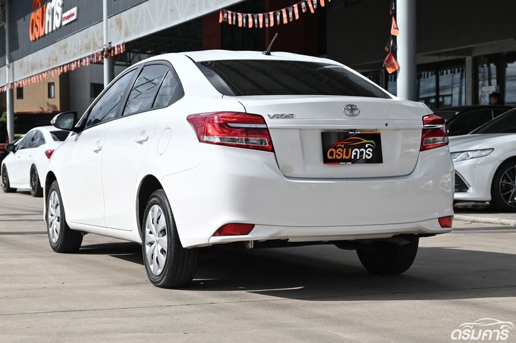 Toyota Vios 2022 1.5 Entry Sedan เบนซิน ไม่ติดแก๊ส เกียร์อัตโนมัติ ขาว รูปที่ 3