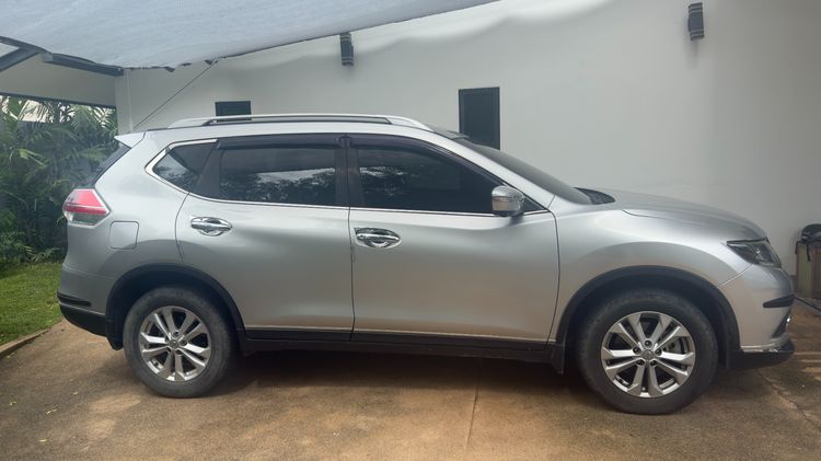 รถ Nissan X-Trail 2.0 V 4WD สี เทา