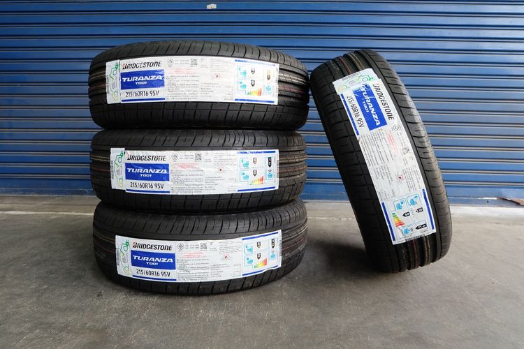🏆 ยางใหม่ Bridgestone รุ่น Turanza T001 ขนาด 215 60R16 ปี25