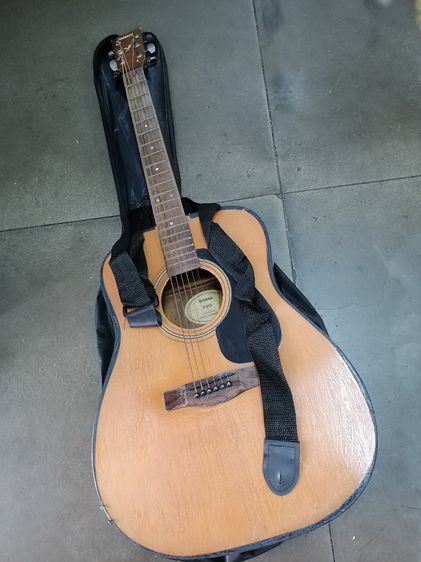 กีต้าร์โปร่ง ขายกีตาร์โปร่ง YAMAHA F310 พร้อมกระเป๋า มีรอยตามรูป ขาย 1000บาท