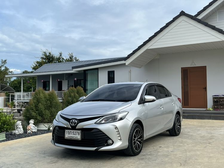 รถ Toyota Vios 1.5 Mid สี บรอนซ์เงิน