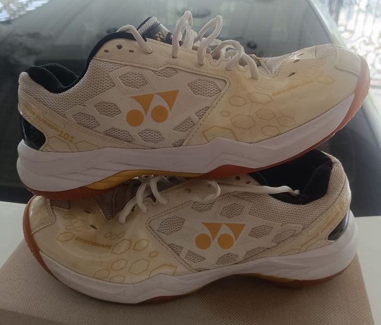 ขายถูก รองเท้าแบต Yonex size 43/275cm ของแท้ สภาพดี