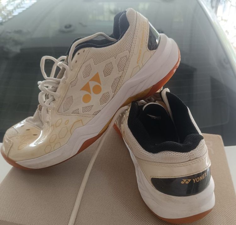 ขายถูก รองเท้าแบต Yonex size 43/275cm ของแท้ สภาพดี