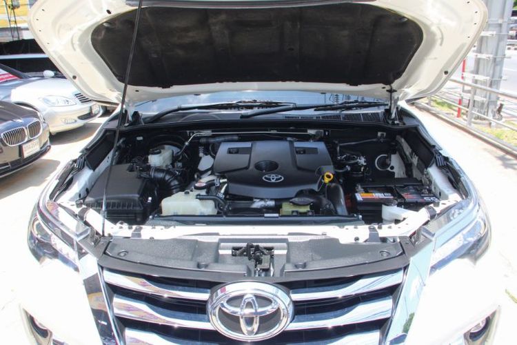 Toyota Fortuner 2018 2.4 V 4WD Utility-car ดีเซล เกียร์อัตโนมัติ ขาว รูปที่ 4