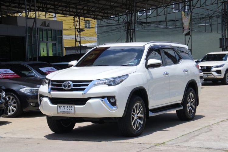 Toyota Fortuner 2018 2.4 V 4WD Utility-car ดีเซล เกียร์อัตโนมัติ ขาว รูปที่ 2