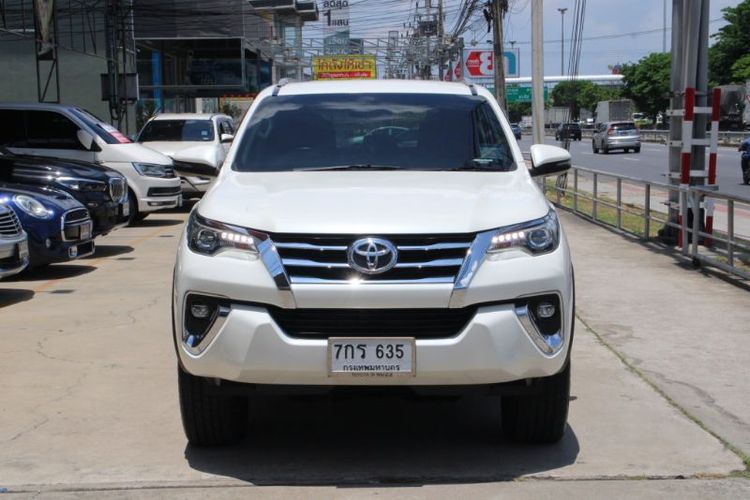 Toyota Fortuner 2018 2.4 V 4WD Utility-car ดีเซล เกียร์อัตโนมัติ ขาว รูปที่ 3