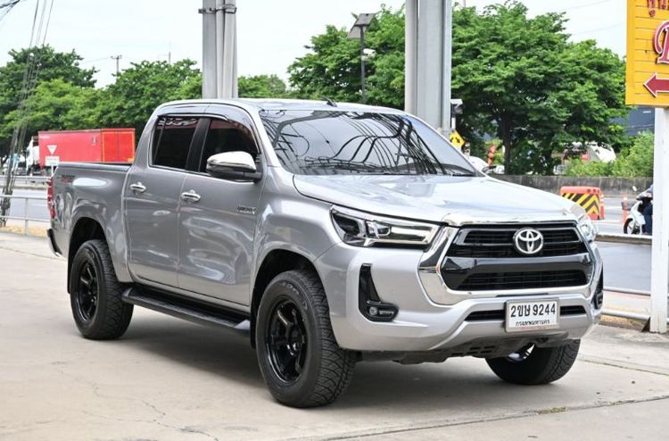 รถ Toyota Hilux Revo 2.4 Prerunner Mid สี บรอนซ์เงิน