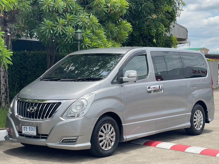 รถ Hyundai H-1  2.5 Deluxe สี เทา