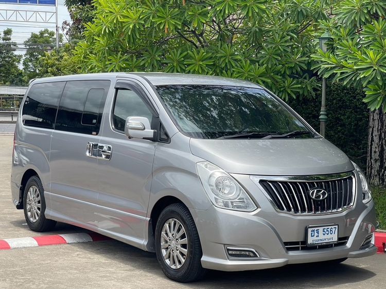 Hyundai H-1 2018 2.5 Deluxe Van ดีเซล เกียร์อัตโนมัติ เทา รูปที่ 2