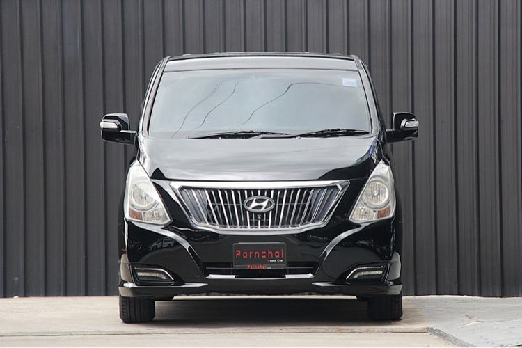 Hyundai H-1  2017 2.5 Deluxe Van ดีเซล ไม่ติดแก๊ส เกียร์อัตโนมัติ ดำ รูปที่ 3