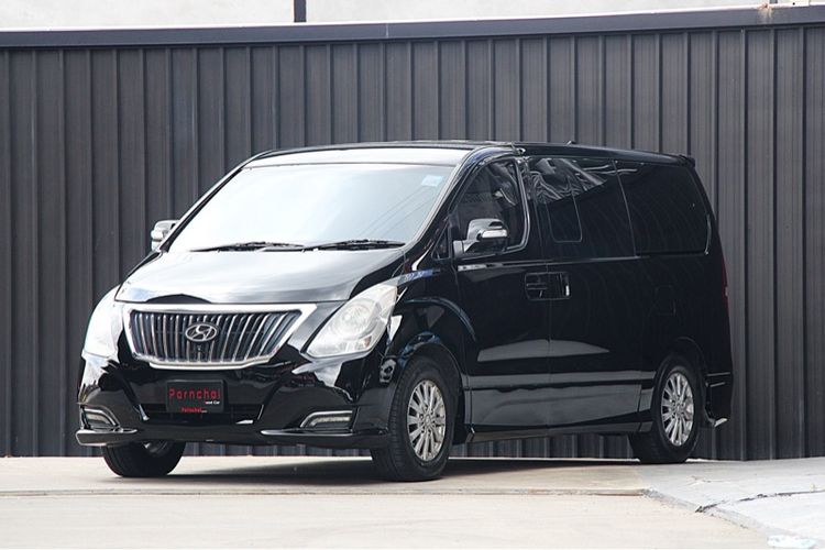 Hyundai H-1  2017 2.5 Deluxe Van ดีเซล ไม่ติดแก๊ส เกียร์อัตโนมัติ ดำ รูปที่ 2