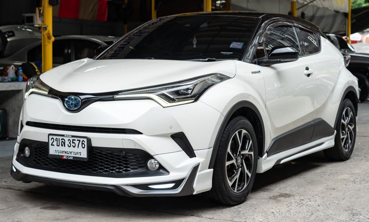 Toyota C-HR 2019 1.8 HV Hi Utility-car ไฮบริด ไม่ติดแก๊ส เกียร์อัตโนมัติ ขาว รูปที่ 2