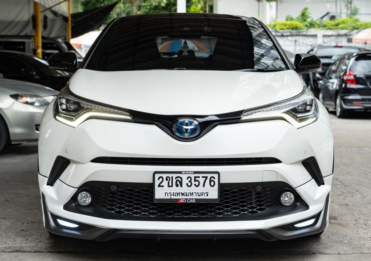 รถ Toyota C-HR 1.8 HV Hi สี ขาว