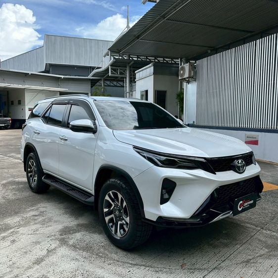 Toyota Fortuner 2024 2.4 Leader G Utility-car ดีเซล ไม่ติดแก๊ส เกียร์อัตโนมัติ ขาว